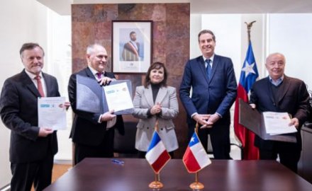 Chile y Francia firman acuerdos para impulsar proyectos